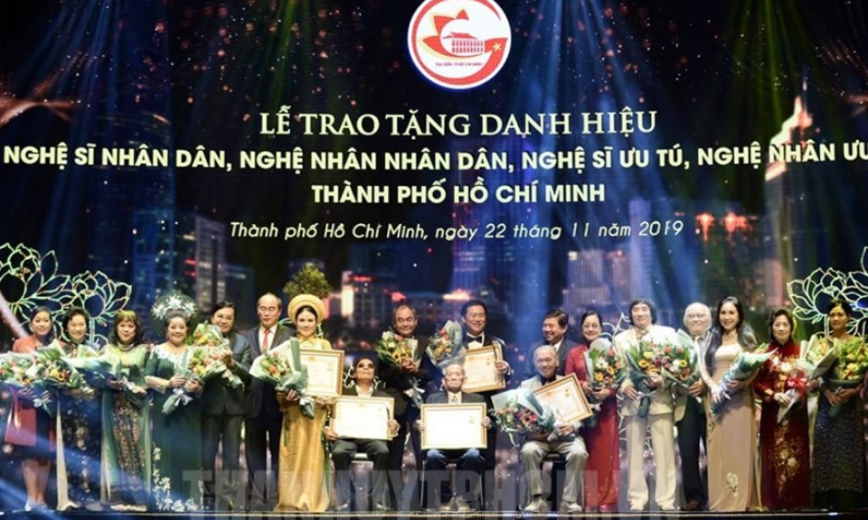 Phong danh hiệu nghệ sĩ năm 2021: Nới lỏng quy định không có nghĩa dễ dãi
