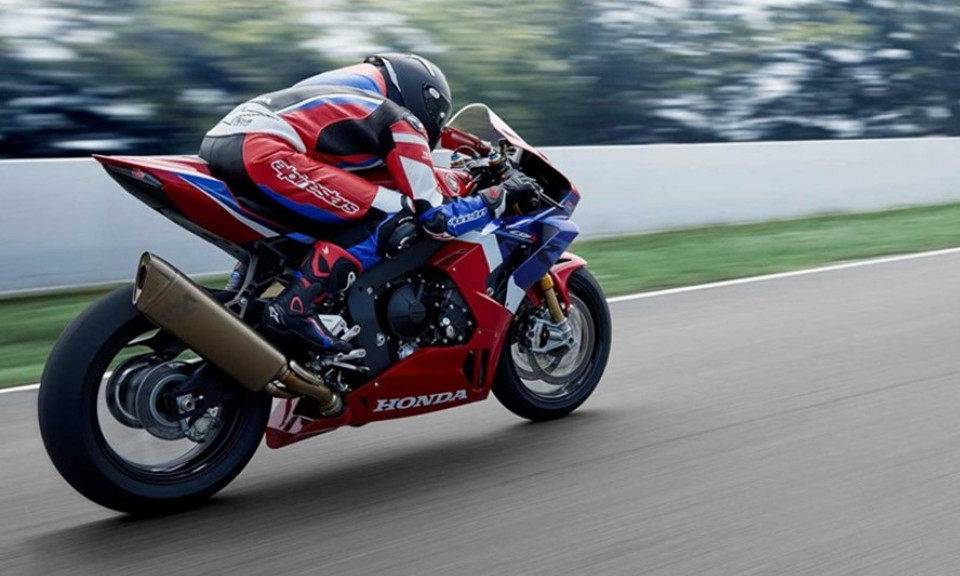 Ducati Panigale V4 Tranh tài với Honda CBR1000RR-R Fireblade SP | Mạng xã  hội truyền thông xe ô tô, xe máy, xe điện #XEtv.vn