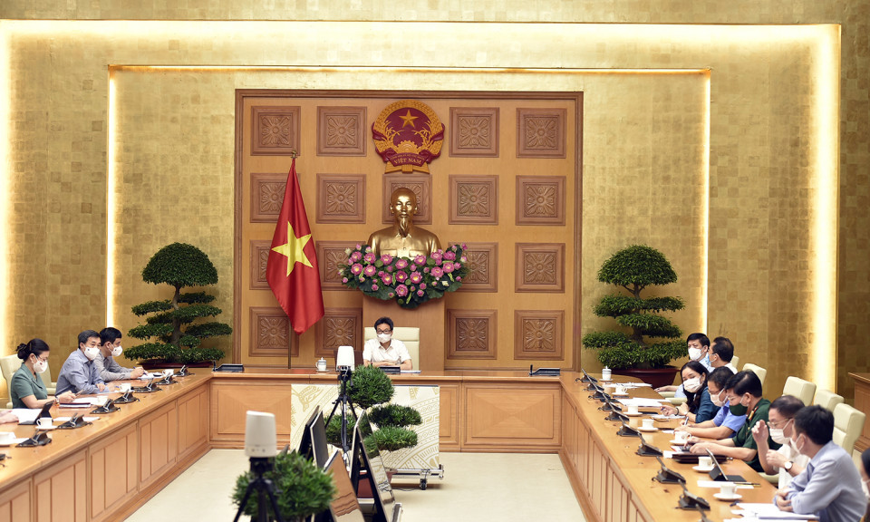 Kiên trì chiến lược, linh hoạt biện pháp, hai mũi giáp công