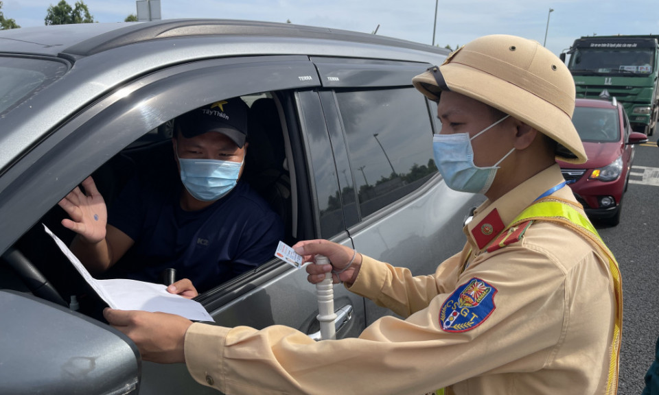 Kiểm soát chặt người về từ vùng dịch