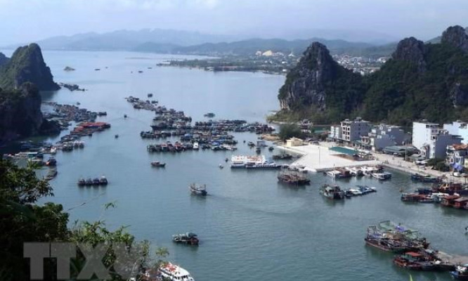 Quang Ninh: Van Don island district develops marine tourism
