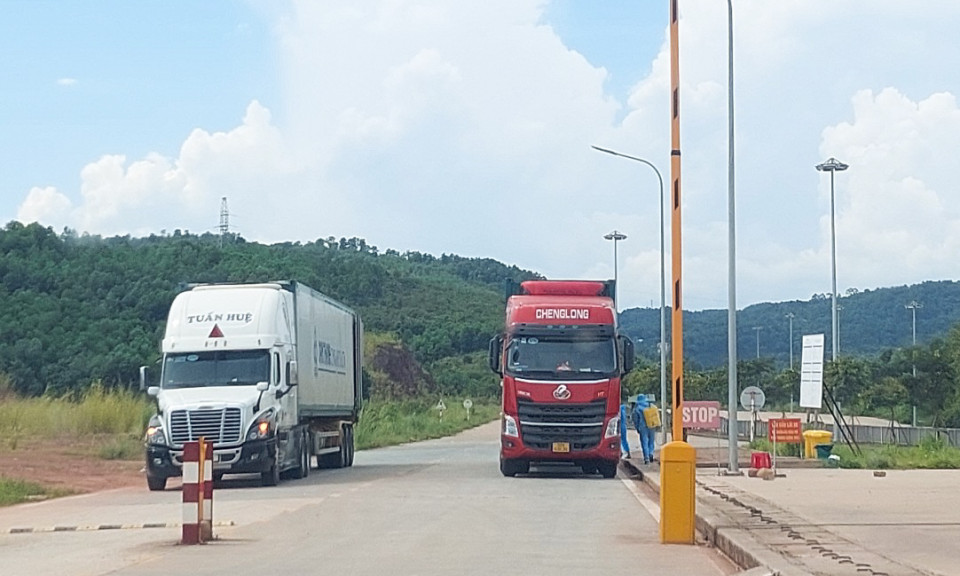 Trên 1 triệu tấn hàng hóa XNK qua Cửa khẩu quốc tế Móng Cái