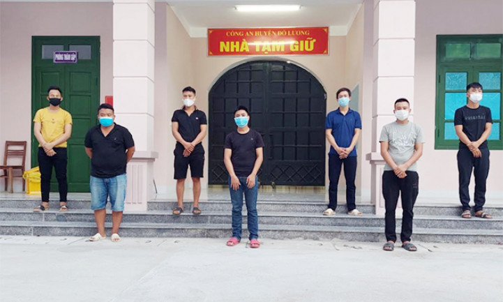 Triệt phá ổ nhóm cá độ bóng đá "online"