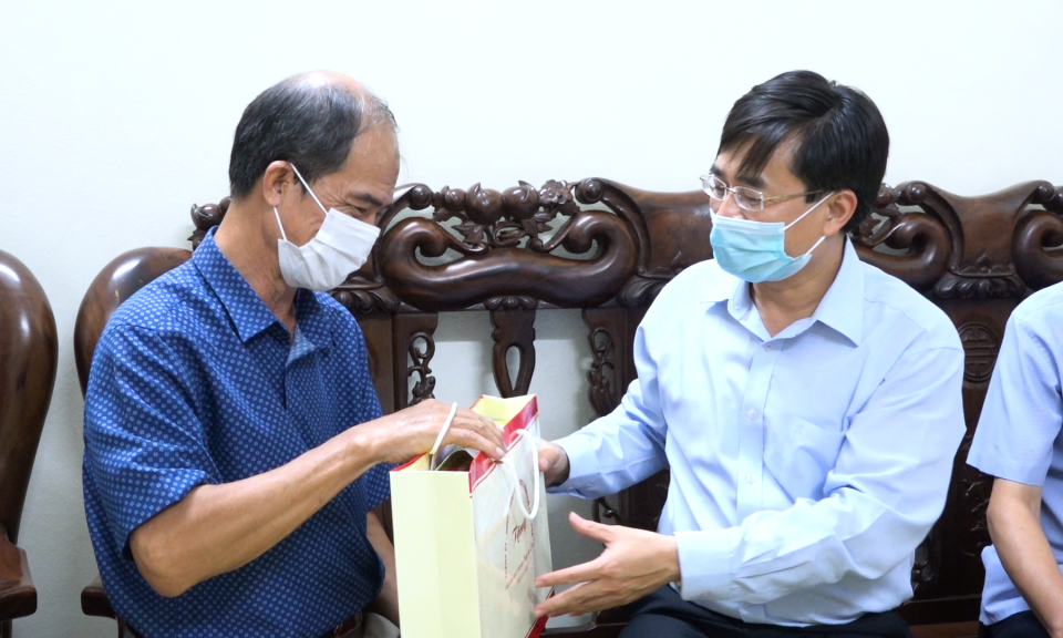 TP Cẩm Phả: Thăm, tặng quà các gia đình chính sách và nạn nhân chất độc hoá học