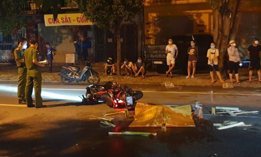 Truy tìm xe ô tô cán chết nam thanh niên trong đêm mưa rồi bỏ chạy