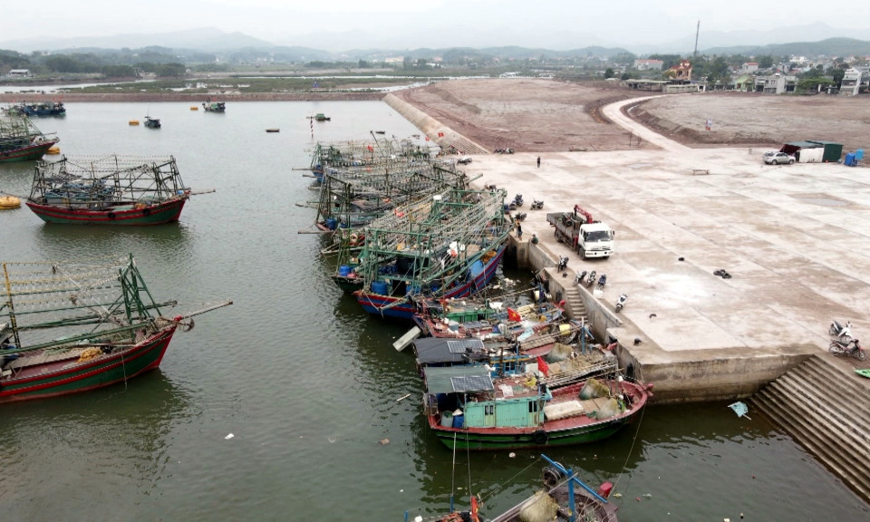 Bảo đảm an toàn neo đậu cho tàu cá trong mùa mưa bão