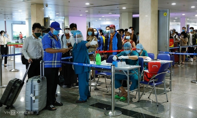 Transport ministry proposes reducing flights further on HCMC-Hanoi route