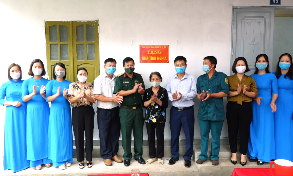 Nhiều đơn vị thăm, tặng quà người có công, gia đình chính sách