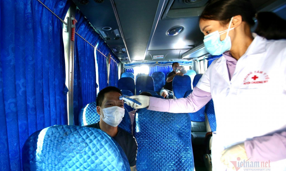 Đến Hà Nội bằng xe cá nhân, người dân cần chuẩn bị giấy tờ gì?
