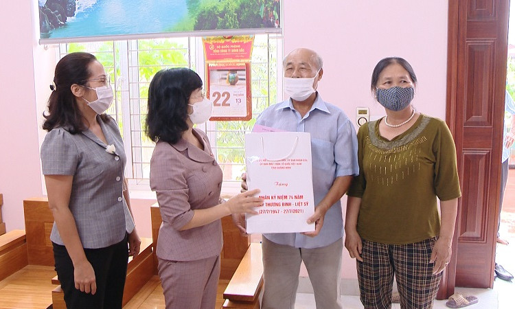 Phó Chủ tịch Thường trực HĐND tỉnh thăm, tặng quà nhân Ngày Thương binh - Liệt sỹ