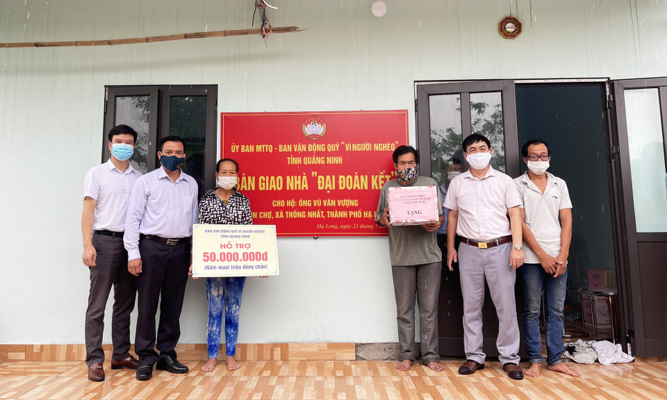 Hạ Long: Bàn giao nhà Đại Đoàn kết cho hộ nghèo