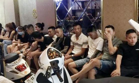 Thư ký Toà án tham gia sử dụng ma tuý giữa mùa dịch