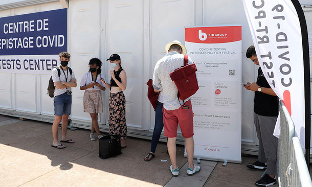 Liên hoan phim Cannes 2021 đã chi 1 triệu USD cho xét nghiệm COVID-19