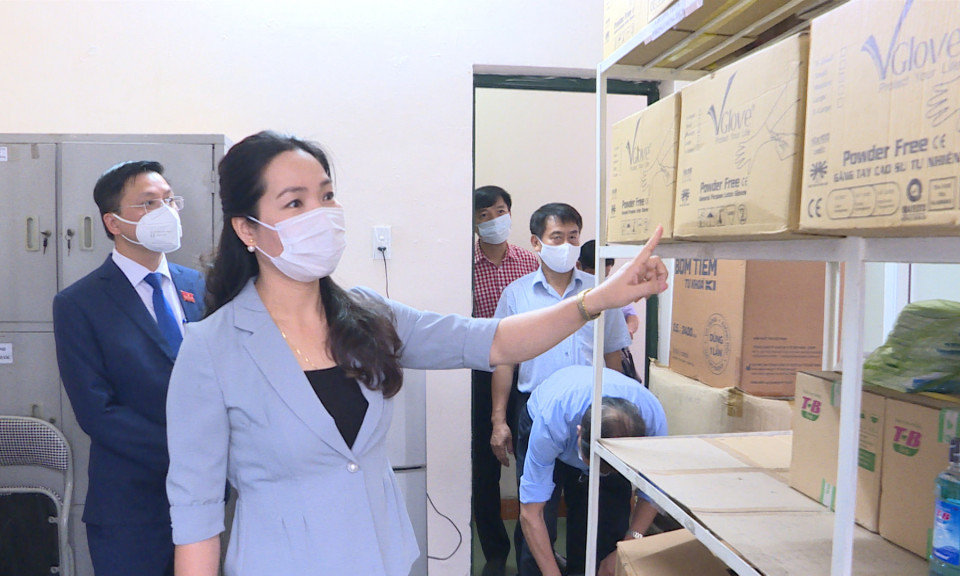 Phó Chủ tịch UBND tỉnh Nguyễn Thị Hạnh kiểm tra công tác dự phòng vật tư, thiết bị phòng, chống dịch