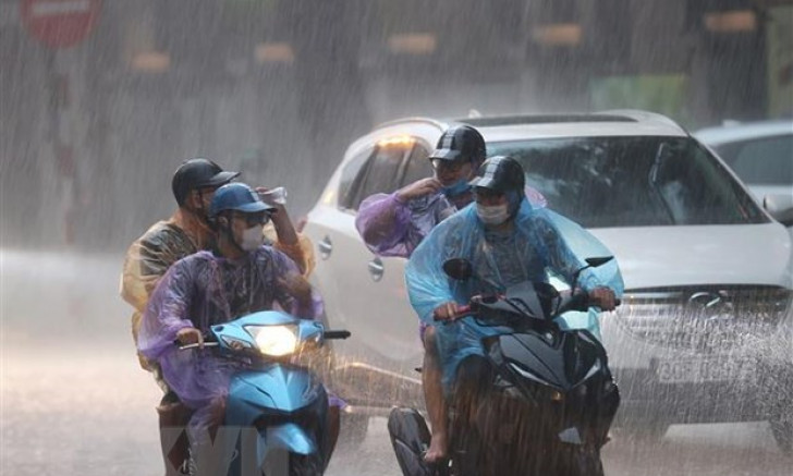 Áp thấp nhiệt đới đổ bộ vào Hải Phòng, Ninh Bình gây mưa lớn diện rộng