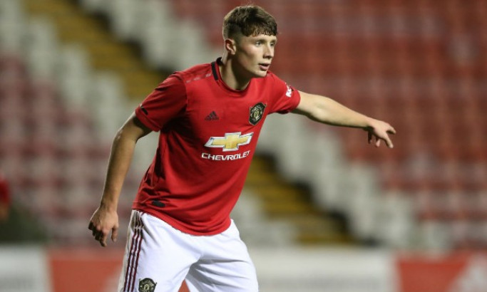 Man Utd chia tay trung vệ tài năng