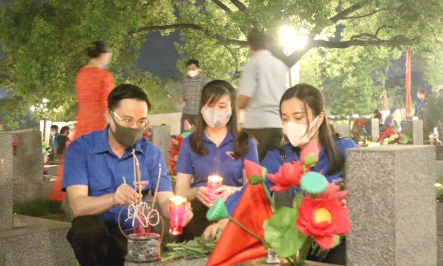 Đồng loạt tổ chức Lễ thắp nến tri ân các anh hùng liệt sĩ