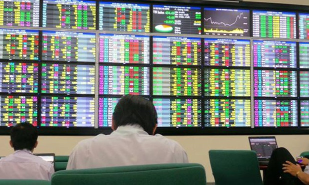 Chứng khoán 27/7: VN-Index tiếp tục chinh phục ngưỡng cản mạnh 1.300 điểm