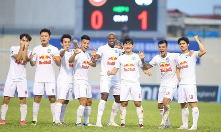 8 hệ lụy khó tránh khi V-League hoãn đến 2022