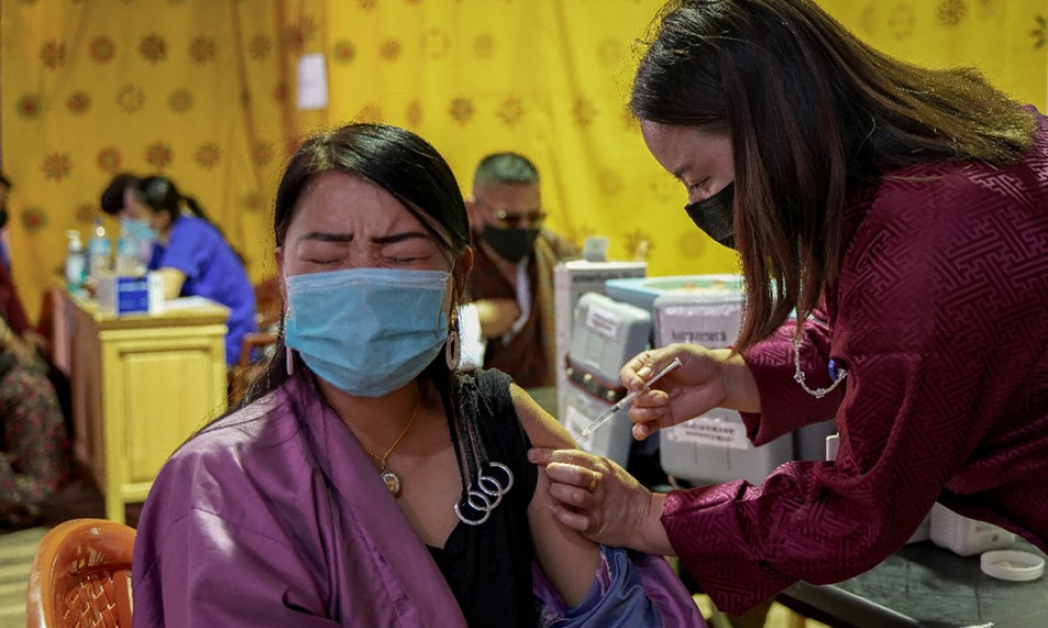 Trèo đèo lội suối để đi tiêm vaccine, Bhutan vẫn thành công