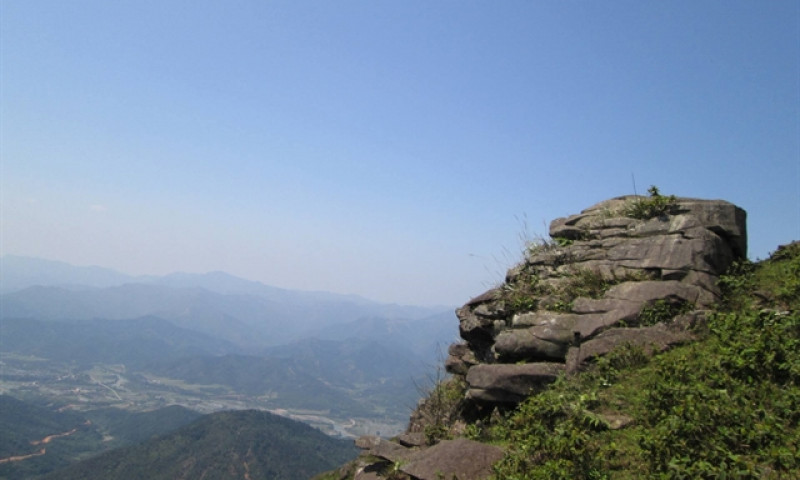 Conquering Mt Cao Xiêm, the roof of Quảng Ninh