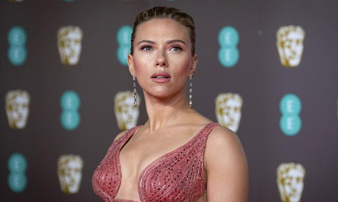 Scarlett Johansson kiện Disney