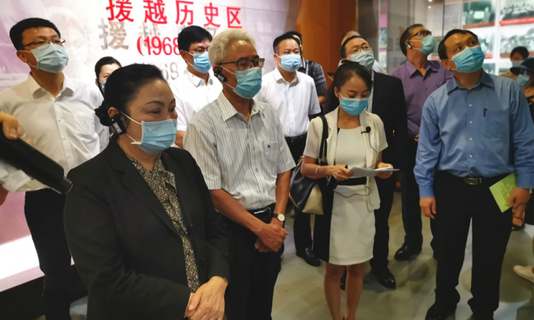 Đoàn Đại sứ quán Việt Nam và Lào tại Trung Quốc thăm Bệnh viện Nam Khê Sơn, Quảng Tây