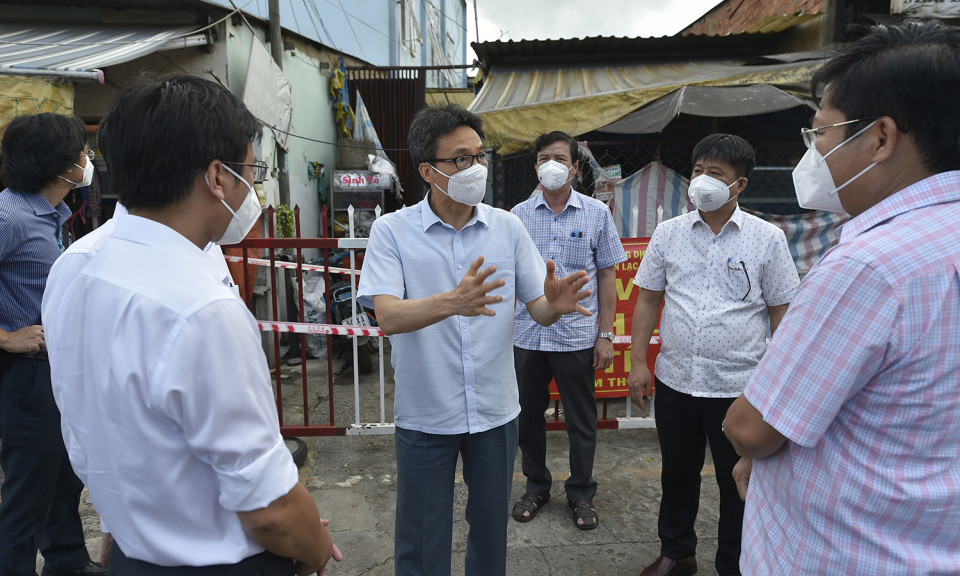 Dành vaccine phòng COVID-19 cho TPHCM