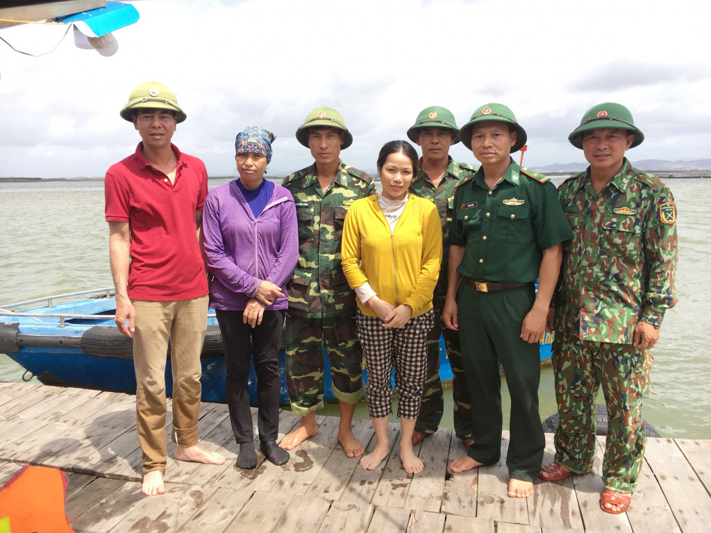 Cán bộ chiến sỹ Đồn Biên phòng Trà Cổ cứu nạn kịp thời một ngư dân bị đuối nước ngày 28/6/2020