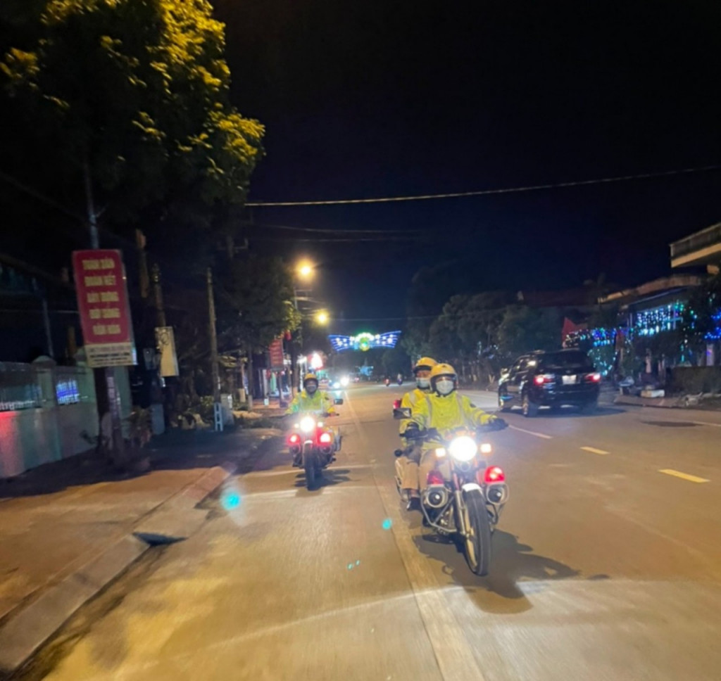 Cảnh sát giao thông Quảng Yên tuần tra đêm.