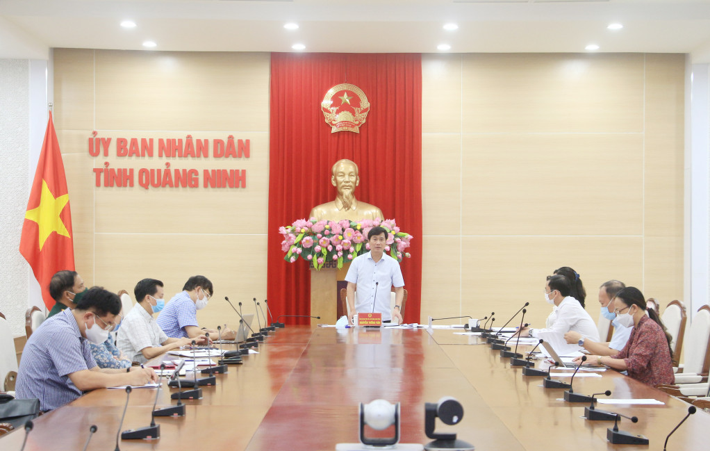 Đồng chí Nguyễn Tường Văn, Phó Bí thư Tỉnh ủy, Chủ tịch UBND tỉnh, phát biểu kết luận cuộc họp.