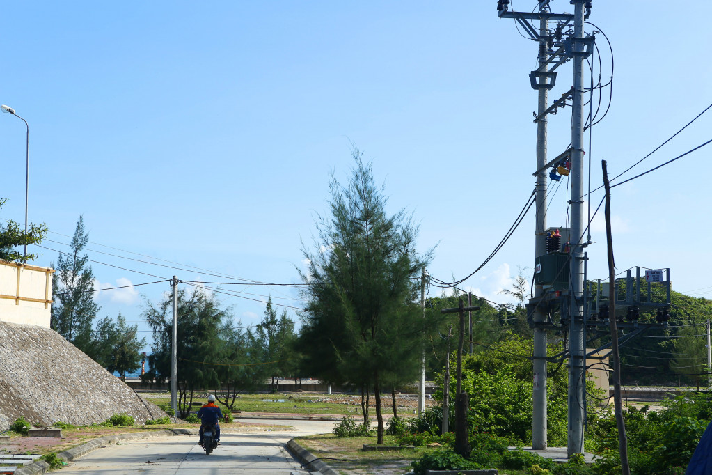 Đảo Trần chính thức có điện lưới quốc gia từ ngày 2/9/2020.