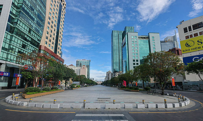 Nguyen Hue pedestrian street in downtown HCMC is empty amid social distancing order, July 2021.