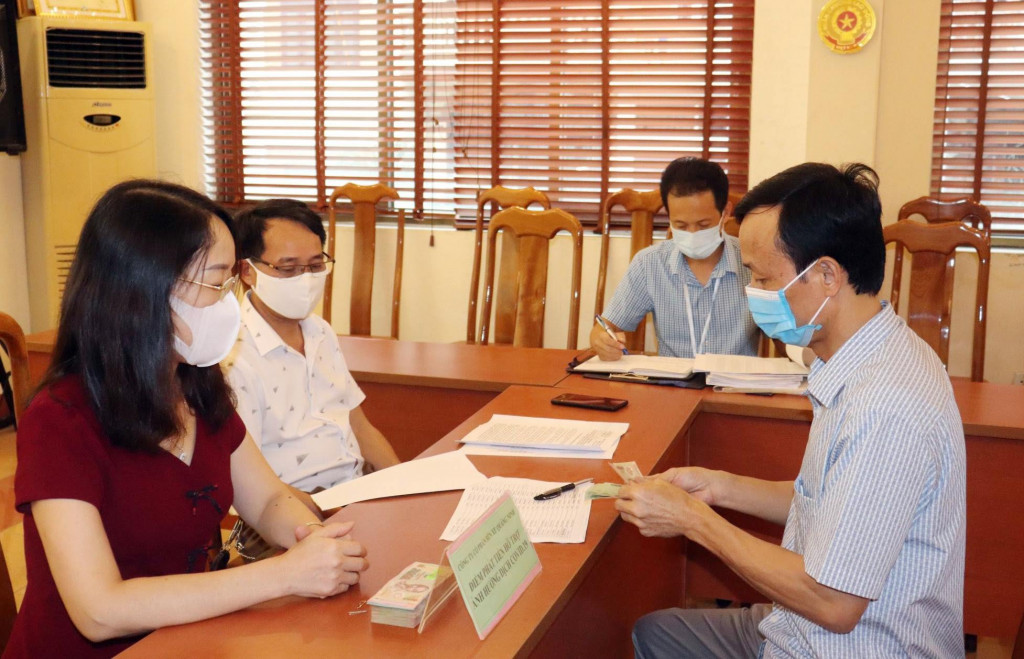 Công ty CP Bến xe Quảng Ninh chi trả hỗ trợ cho người lao động tạm hoãn thực hiện hợp đồng lao động, nghỉ việc không hưởng lương do đại dịch Covid-19.