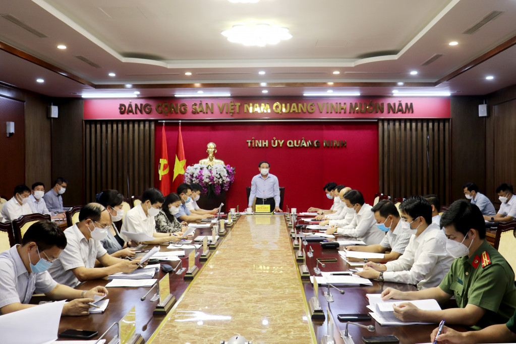 Đồng chí Nguyễn Xuân Ký, Ủy viên Trung ương Đảng, Bí thư Tỉnh ủy, Chủ tịch HĐND tỉnh, Trưởng Ban Chỉ đạo phòng, chống dịch Covid-19 cấp tỉnh chủ trì cuộc họp.