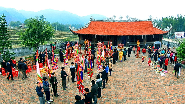 Lễ hội Đình Lục Nà có quy mô lớn nhất vùng Bình Liêu và khu vực lân cận, được tổ chức từ ngày 16 đến 20 tháng Giêng hằng năm.