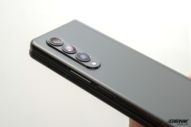 Trên tay Galaxy Z Fold3/Z Flip3 vừa ra mắt: Thiết kế sang trọng tinh tế, camera ẩn dưới màn hình, tích hợp bút S Pen - Ảnh 6.