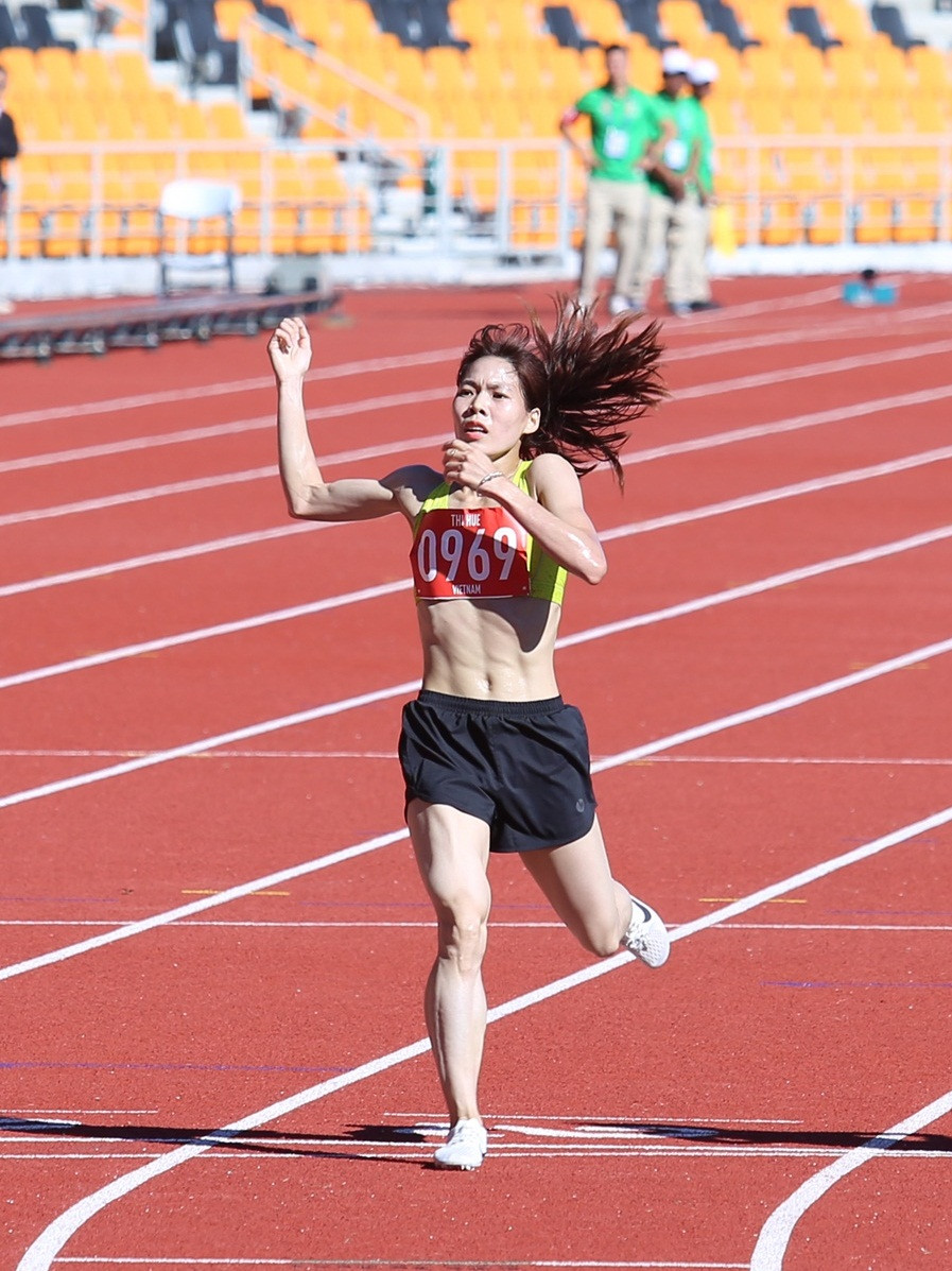 Phạm Thị Huệ giành Huy chương vàng cự ly 10.000m tại SEA games 31.