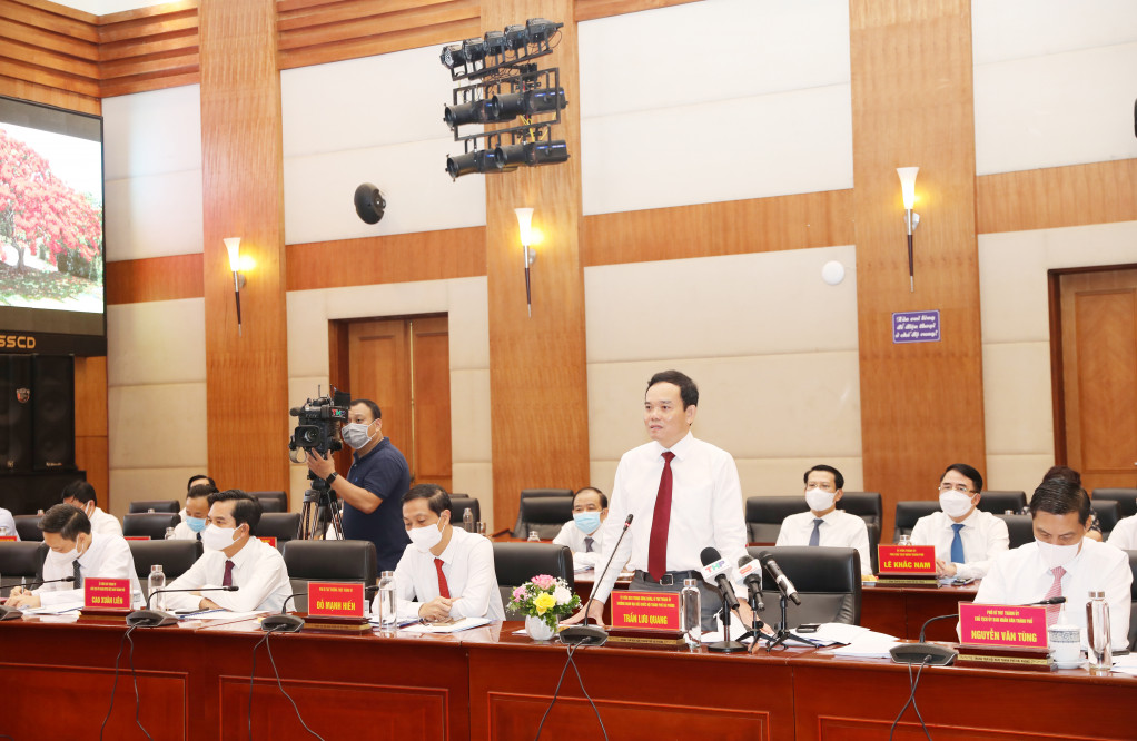 Đồng chí Trần Lưu Quang, Ủy viên Trung ương Đảng, Bí thư Thành ủy Hải Phòng, Trưởng Đoàn ĐBQH TP Hải Phòng, phát biểu tại hội nghị.