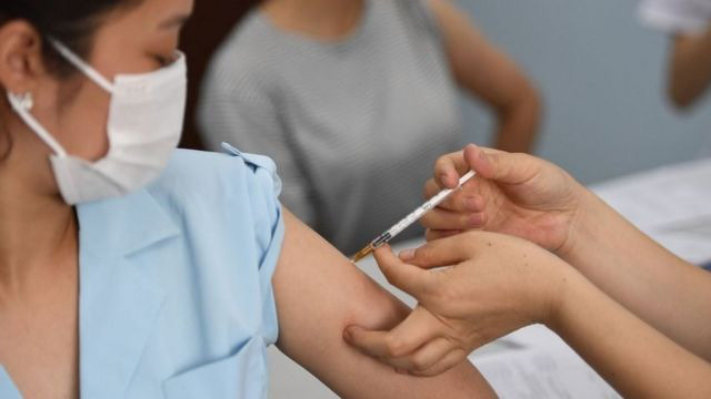 6 điều “nhất định phải biết” sau khi tiêm vaccine COVID-19 - Ảnh 6.