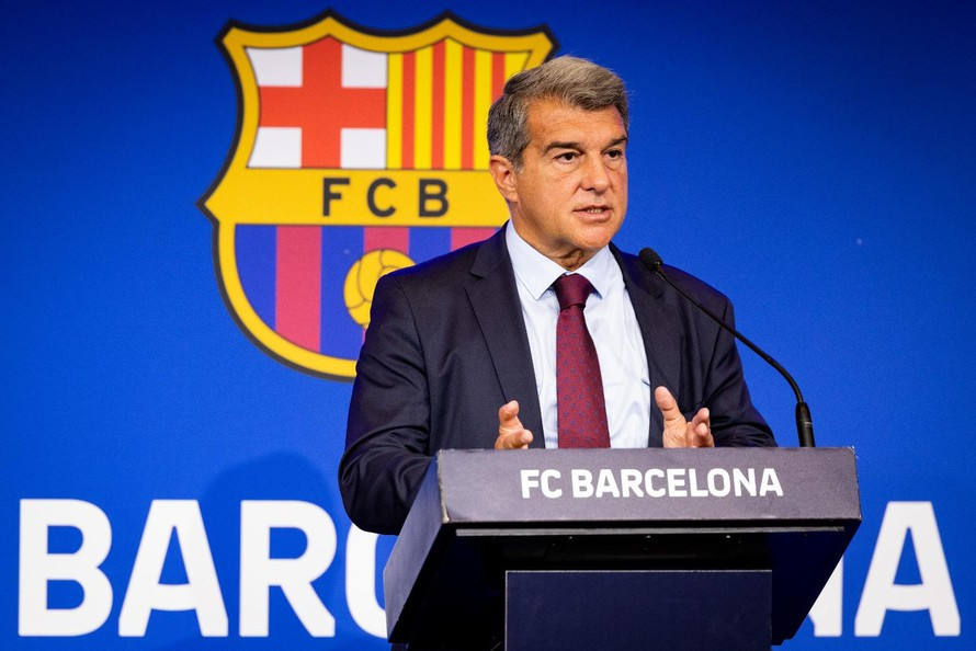 Chủ tịch Laporta lại họp báo, thừa nhận Barca sắp vỡ nợ
