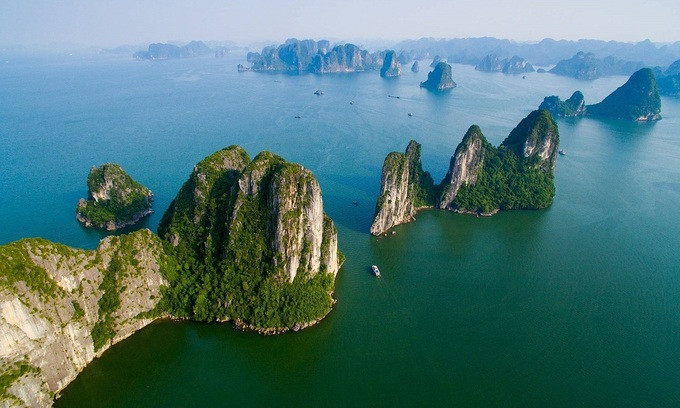 Limestone karst mountains rise out of the waters in Ha Long Bay, Quang Ninh Province. Photo by Shutterstock/Jimmy Tran.