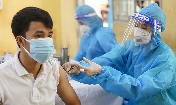 A man receives Covid-19 vaccine in Ho Chi Minh City's Thu Duc City, August 15, 2021.