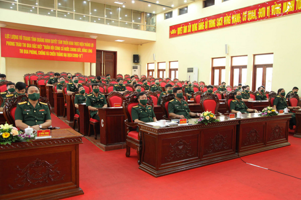 Các đại biểu tham dự Lễ phát động Phong trào thi đua đặc biệt với chủ đề: 