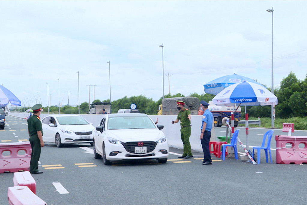 Covid-19 checkpoints must implement stricter control of people and vehicles going in and out of the province.