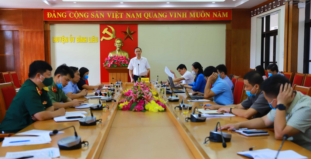 Ban Chỉ đạo công tác GPMB huyện Bình Liêu họp nghe và chỉ đạo giải quyết khó khăn, vướng mắc trong công tác GPMB dự án trên địa bàn. Ảnh: La Lành (Trung tâm TT-VH Bình Liêu)