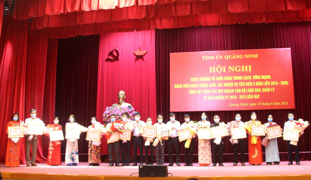 Tỉnh Quảng Ninh biểu dương, khen thưởng các tổ chức đảng và đảng viên hoàn thành xuất sắc nhiệm vụ tiêu biểu 5 năm liền 2016-2020, tháng 8/2021.