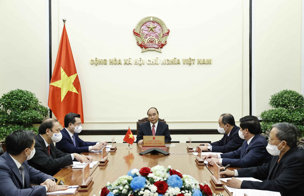 State President Nguyen Xuan Phuc holds phone talks with First Secretary of the Communist Party of Cuba Central Committee and President Miguel Diaz-Canel, August 23, 2021.