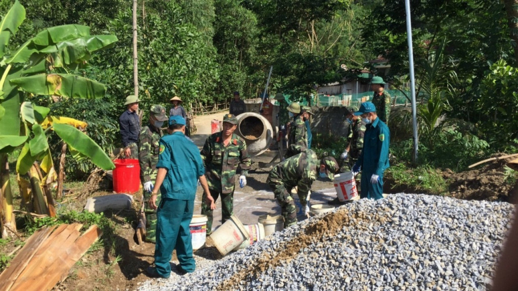Lực lượng DQTV TP Hạ Long tích cực tham gia xây dựng nông thôn mới trên địa bàn.