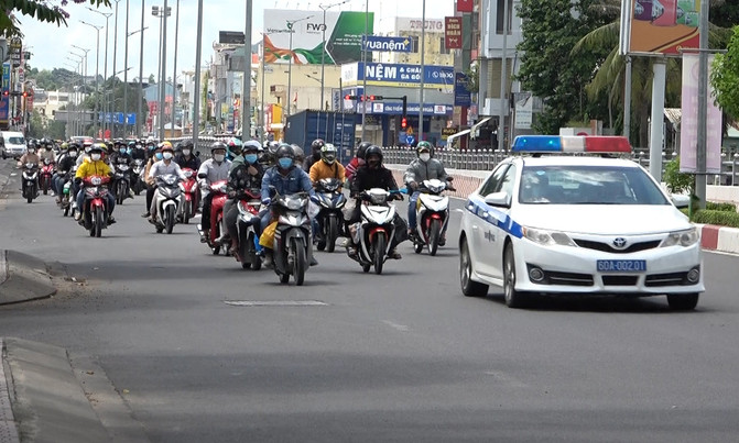 CSGT dẫn đường đưa 1.400 công nhân về Bình Thuận, Ninh Thuận